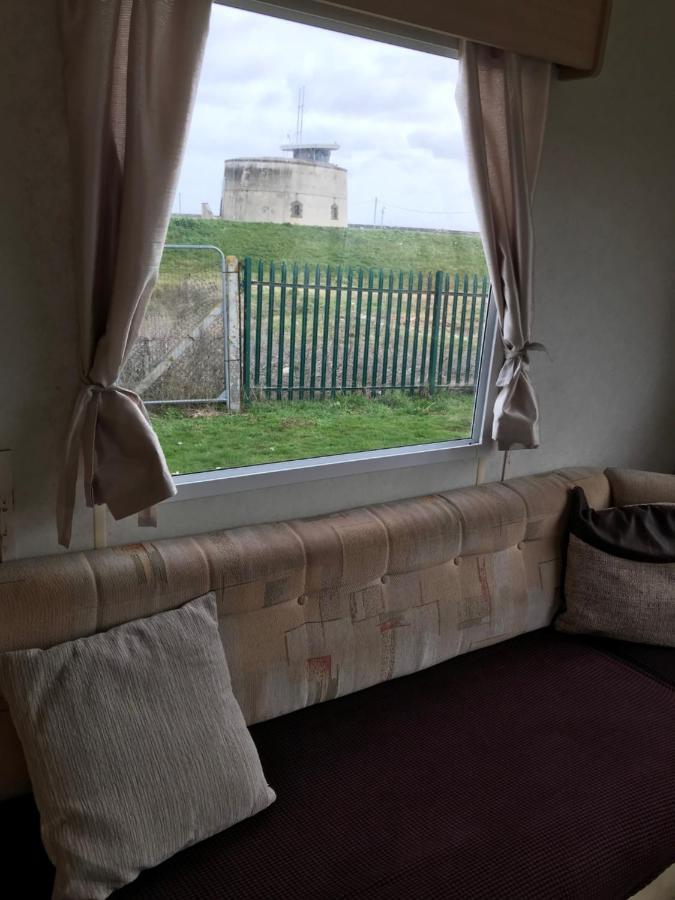 Dotty By The Sea, 27 Bw, St Osyth Beach - Price Is Whole Caravan With Field Views Villa Saint Osyth ภายนอก รูปภาพ