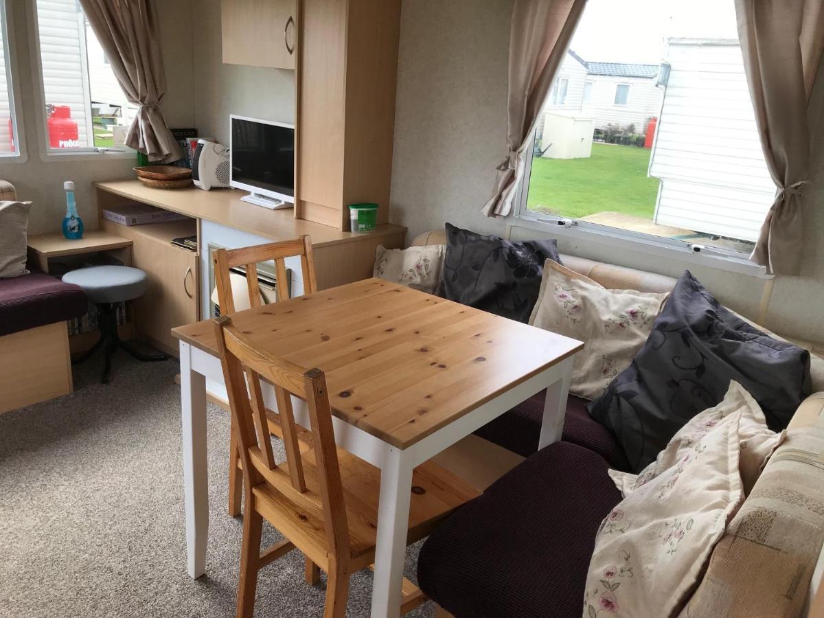 Dotty By The Sea, 27 Bw, St Osyth Beach - Price Is Whole Caravan With Field Views Villa Saint Osyth ภายนอก รูปภาพ